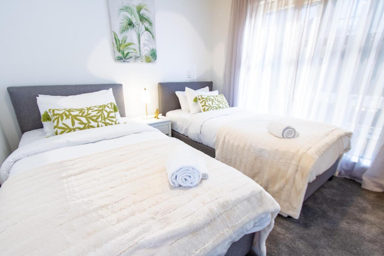 Stylish 2-Bedroom Haven Next To Hagley Park Christchurch Bagian luar foto